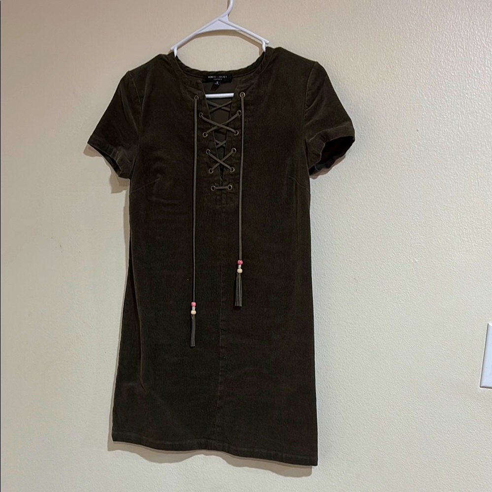 Romeo & Juliet Couture Black Sheath Mini Dress Crew Neck